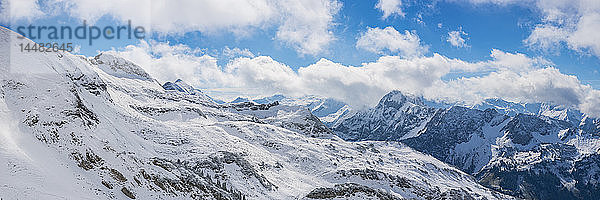 Deutschland  Bayern  Allgäu  Allgäuer Alpen  Blick vom Zeigersattel nach Hoefats im Winter