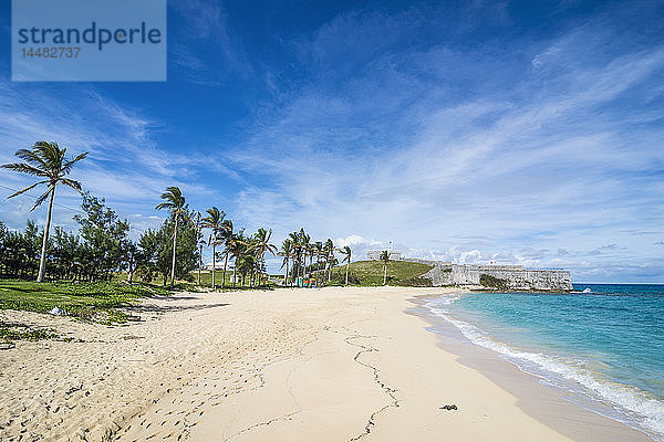 Bermuda  St. George's  Fort St. Catherine und der weiße Sandstrand