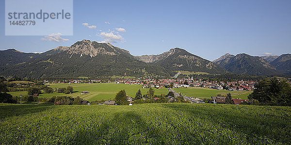 Deutschland  Bayern  Schwaben  Allgäuer Alpen  Panoramablick auf Oberstdorf