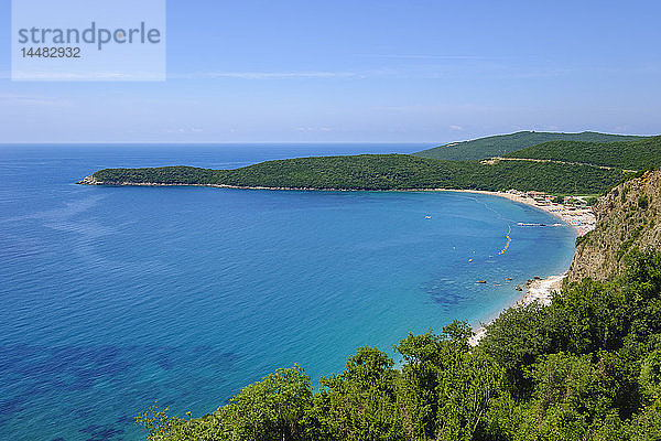 Montenegro  Adriaküste  in der Nähe von Budva  Strand und Cape Jaz
