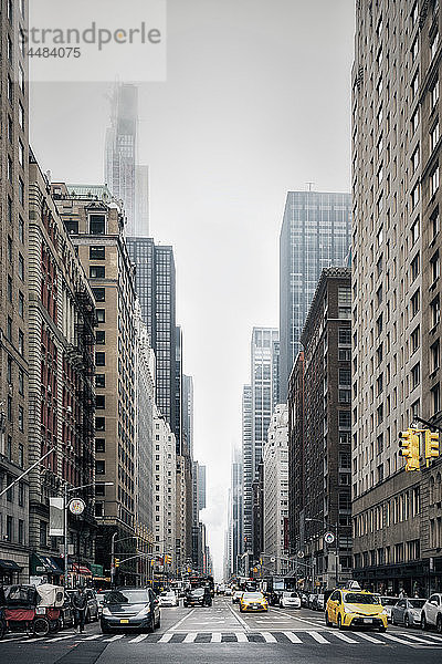 Straße und Gebäude in New York City  Sixth Avenue  New York  USA