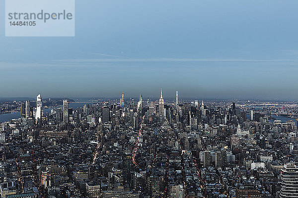 Blick auf die Stadtlandschaft  New York City  New York  USA