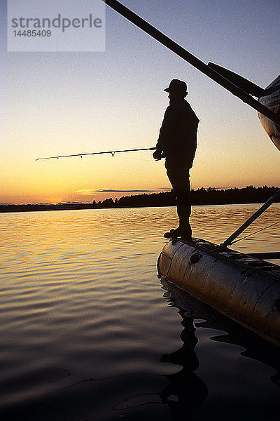 Fischer Fischen von Wasserflugzeug Sonnenuntergang Southcentral AK