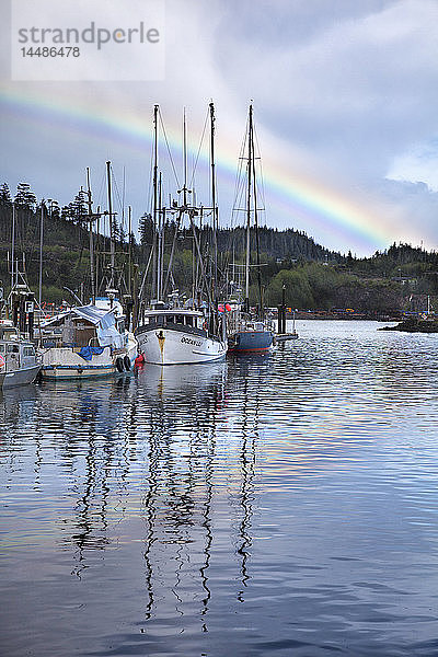 Regenbogen über Port Hardy  Kanada  British Columbia  Vancouver Island