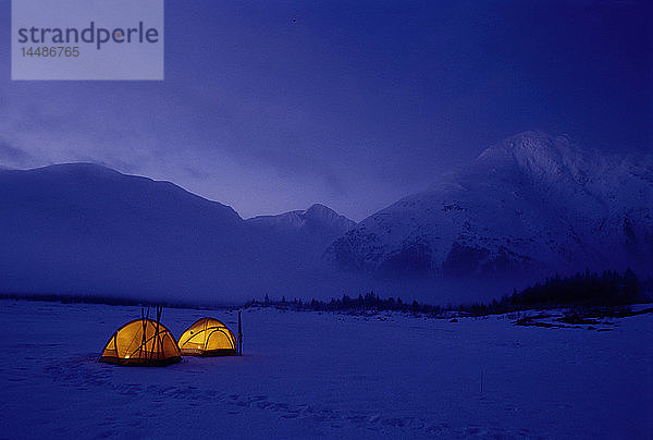 Wintercamping im beleuchteten Zelt Portage Lake SC AK