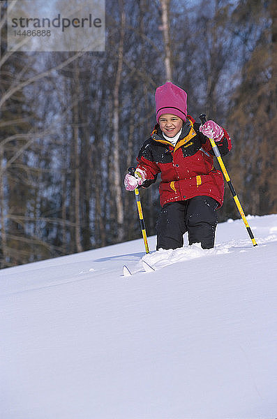 Junges Mädchen beim Skilanglauf Winter SC AK