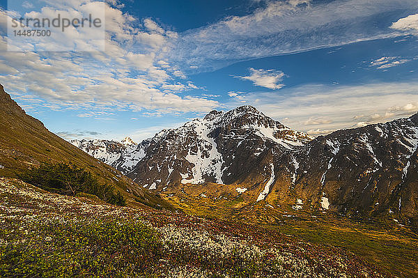 Powerline Pass Valley und der Powerline Trail im Chugach State Park  Southcentral Alaska.