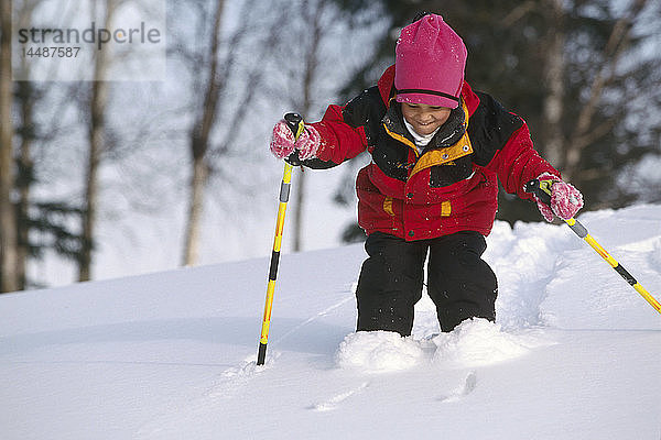 Junges Mädchen beim Skilanglauf Winter SC AK