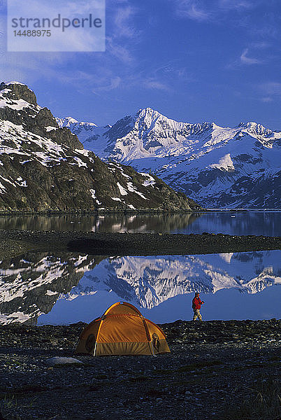 Zelt & Person Tarr Inlet West Arm Südost Alaska Sommerlandschaft mit & ohne Zelt