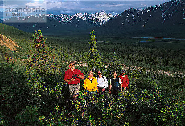 Gruppenwanderungen in der Nähe der Wood River Denali Wilderness Lodge