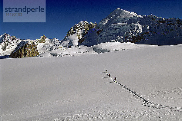 Skilangläufer Ruth Glacier Alaska Range Int AK Winter