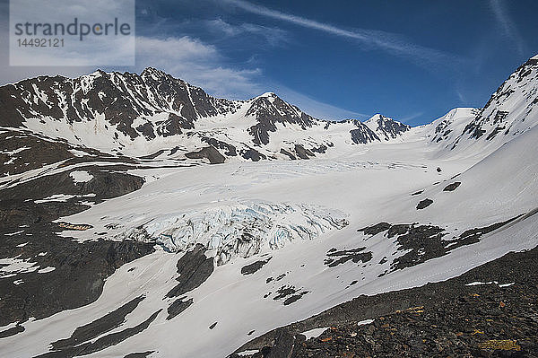 Crow Creek Pass mit Blick auf den Raven Glacier  Chugach State Park in der Nähe von Girdwood in Süd-Zentral-Alaska.