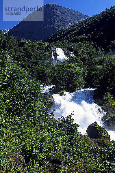 Wasserfall in den Bergen