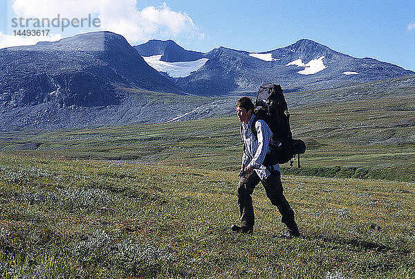 Wanderer im Norden Schwedens.