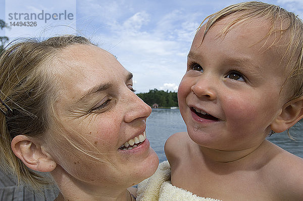 Porträt einer Mutter und ihres Kindes  Schweden.