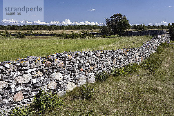 Steinmauern in einer Landschaft  Schweden.