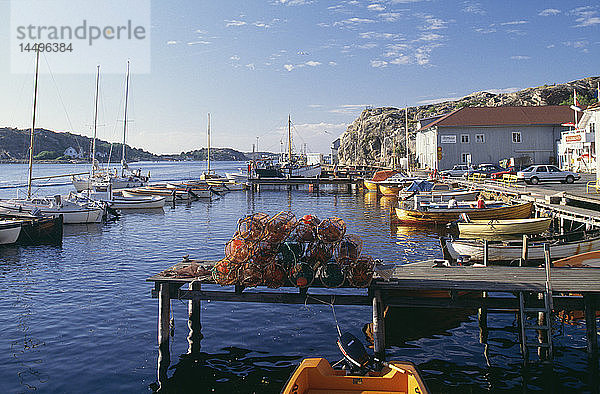 Im Hafen vertäute Schiffe