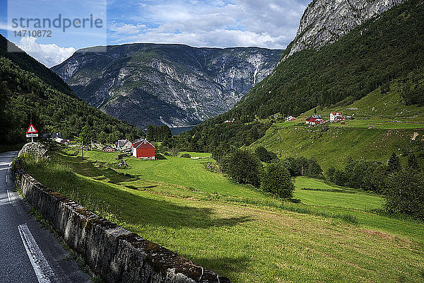 Häuser im Bergtal