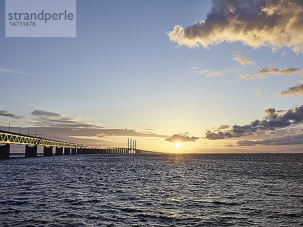 Brücke bei Sonnenuntergang