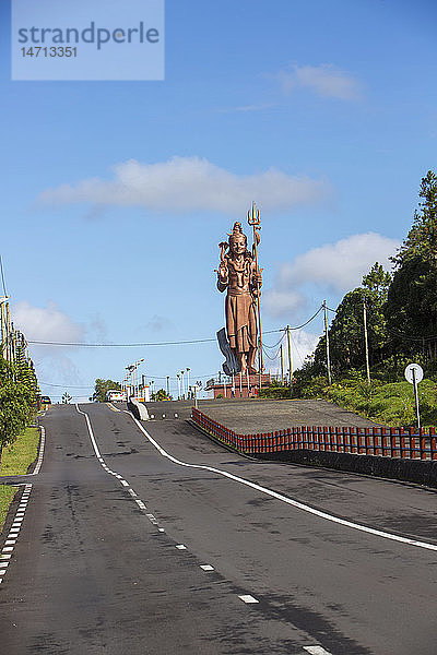 Hindu-Statue am Straßenrand