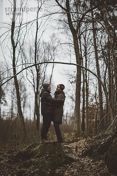 Ehepaar im Wald
