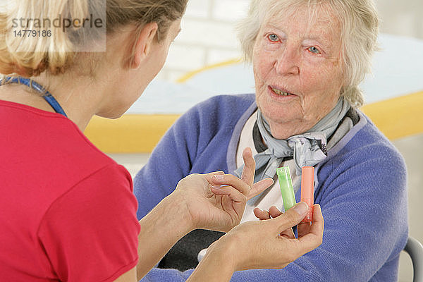 HOMÖOPATHIE-SPRECHSTUNDE. ÄLTERE PERSONEN