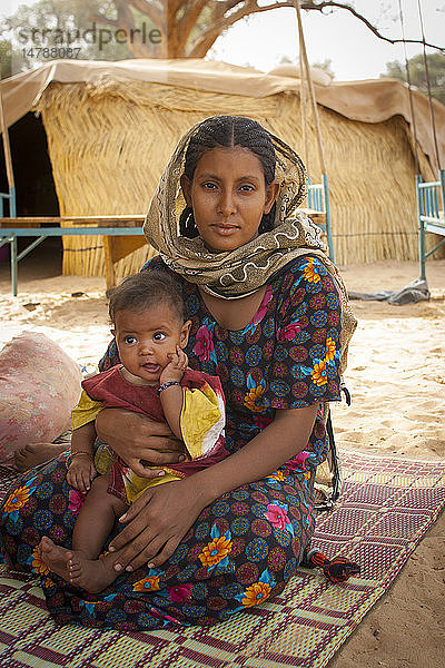 Touareg-Frau und -Kind  Niamey  Niger.