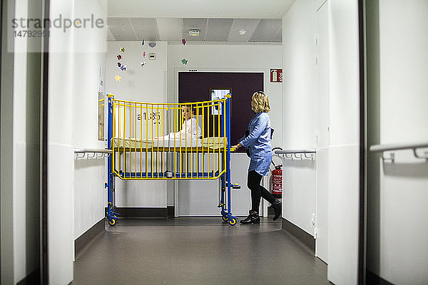 Reportage aus der Kinderabteilung eines Krankenhauses in Haute-Savoie  Frankreich.