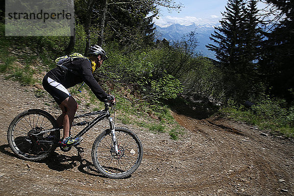 Dre Dans le l´Darbon : Mountainbike-Rennen in den französischen Alpen.