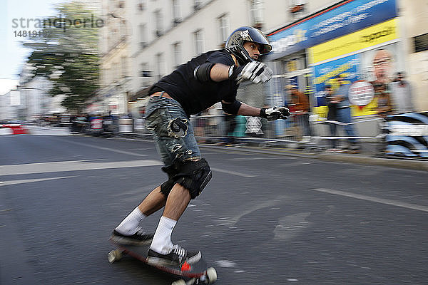 Eislaufwettbewerb in der Rue Menilmontant  Paris.