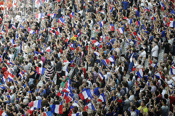 Rugbyspiel im Stade de France. Französische Fans.