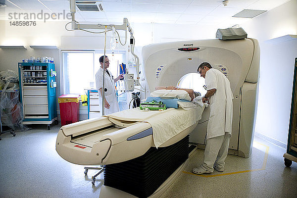 CT-SCANNER-UNTERSUCHUNG