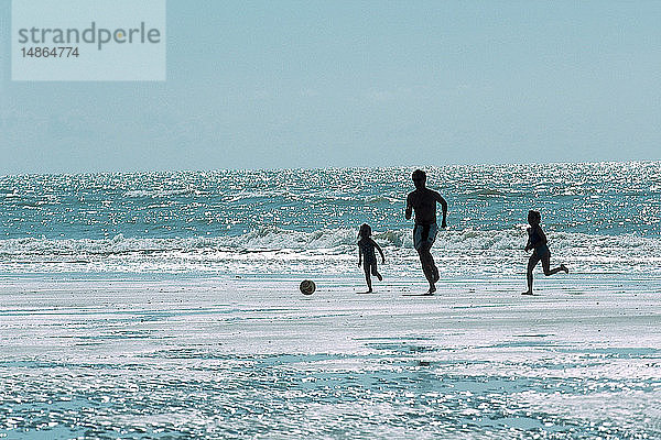 FAMILIE IM FREIEN