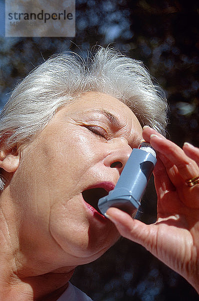 ASTHMA-BEHANDLUNG  ÄLTERE MENSCHEN