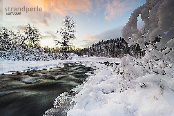 Fluss im Winter