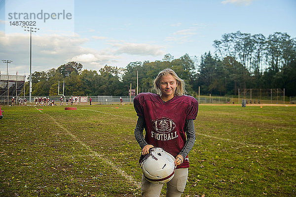 Teenager-Fussballerinnen auf dem Spielfeld