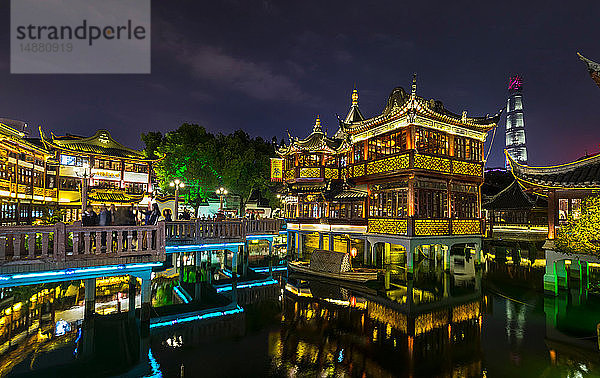 Teehaus im Yu-Garten bei Nacht  Shanghai  China