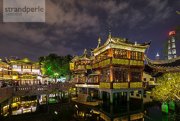 Teehaus im Yu-Garten bei Nacht  Shanghai  China