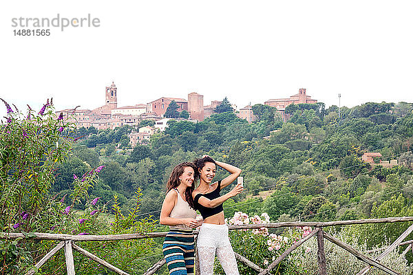 Freunde  die sich selbst nehmen  Città della Pieve  Umbrien  Italien