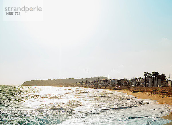 Strand an einem sonnigen Tag  Altafulla  Katalonien  Spanien