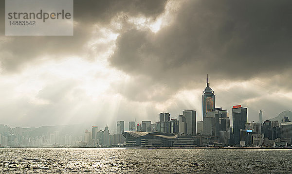 Gebäude am Victoria Harbour  Hongkong  China