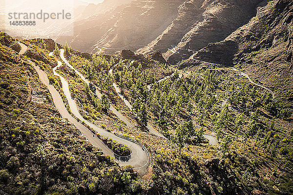 Kurvige Bergstraße (GC-605) von Mogán in die Berge. Südwestküste von Gran Canaria  Mogan  Kanarische Inseln  Spanien