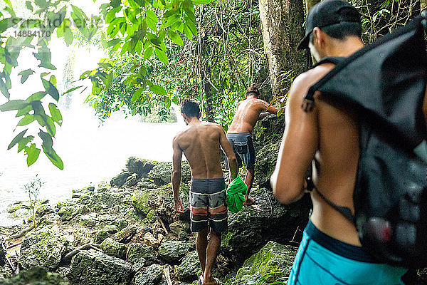 Trekker von Tanap-Avis Falls  Bagui  Ilocos Norte  Philippinen