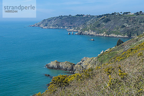 Vereinigtes Königreich  Kanalinseln  Guernsey  überblicken die Südküste