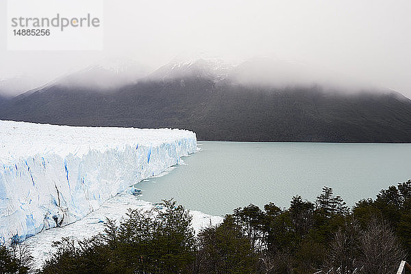 Argentinien  Patagonien  Landschaft des gebrochenen Gletschers im Perito-Moreno-Gletscher