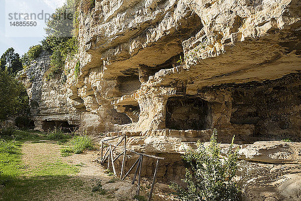 Italien  Sizilien  Provinz Ragusa  Parco Archeologico Forza  Cava d`Ispica  Grotte cadute