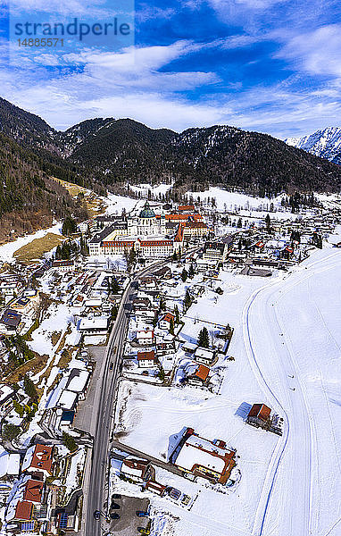 Deutschland  Bayern  Garmisch Partenkichen  Oberammergau  Ettal  Benediktinerabtei  Kloster Ettal im Winter