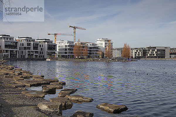 Deutschland  Dortmund-Hoerde  Neubaugebiet mit Bürogebäuden und Mehrfamilienhaus