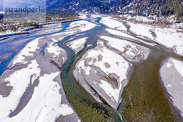 Österreich  Tirol  Lechtal  Lechfluss im Winter  Luftbild