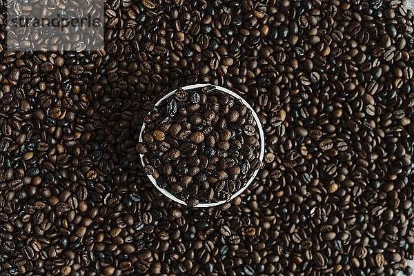 Schale voller Kaffeebohnen
